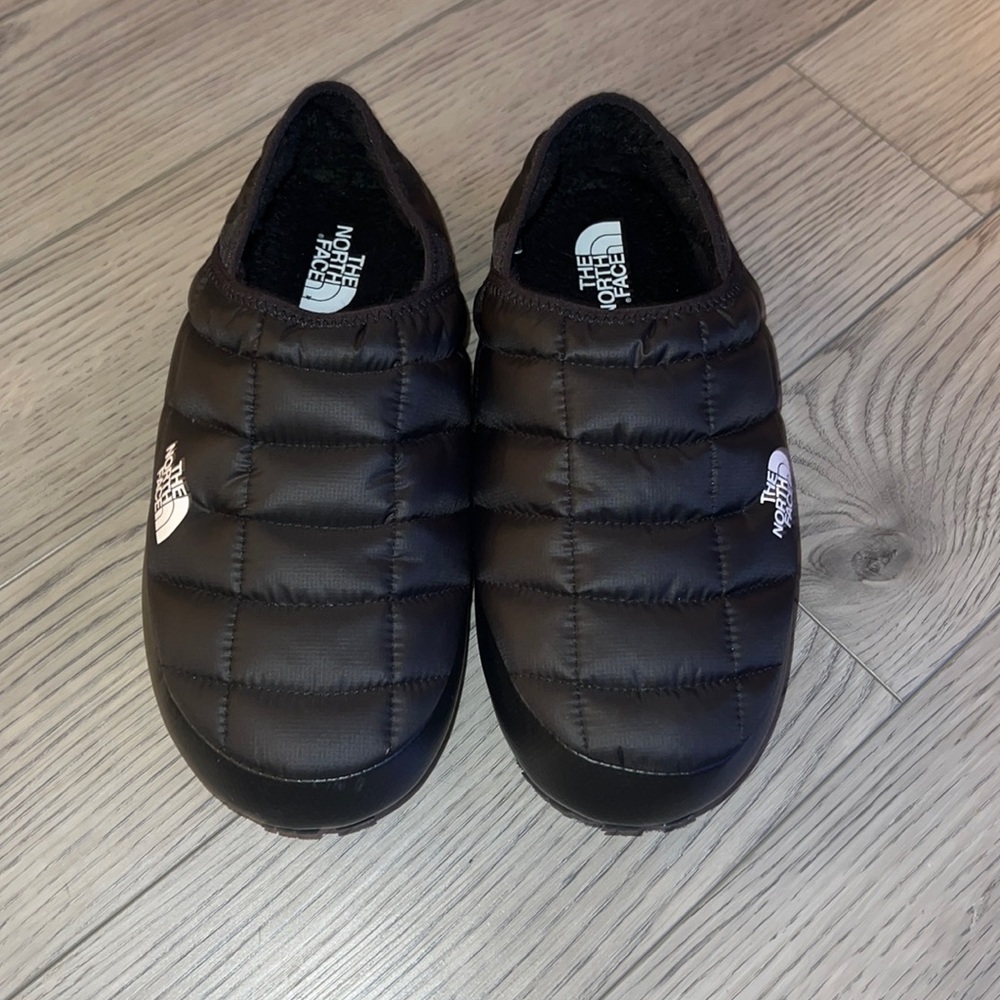 Northface thermo ball slippers